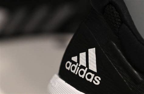 adidas schuh rassismus|Drei Streifen: Adidas zieht Einspruch gegen Black Lives Matter .